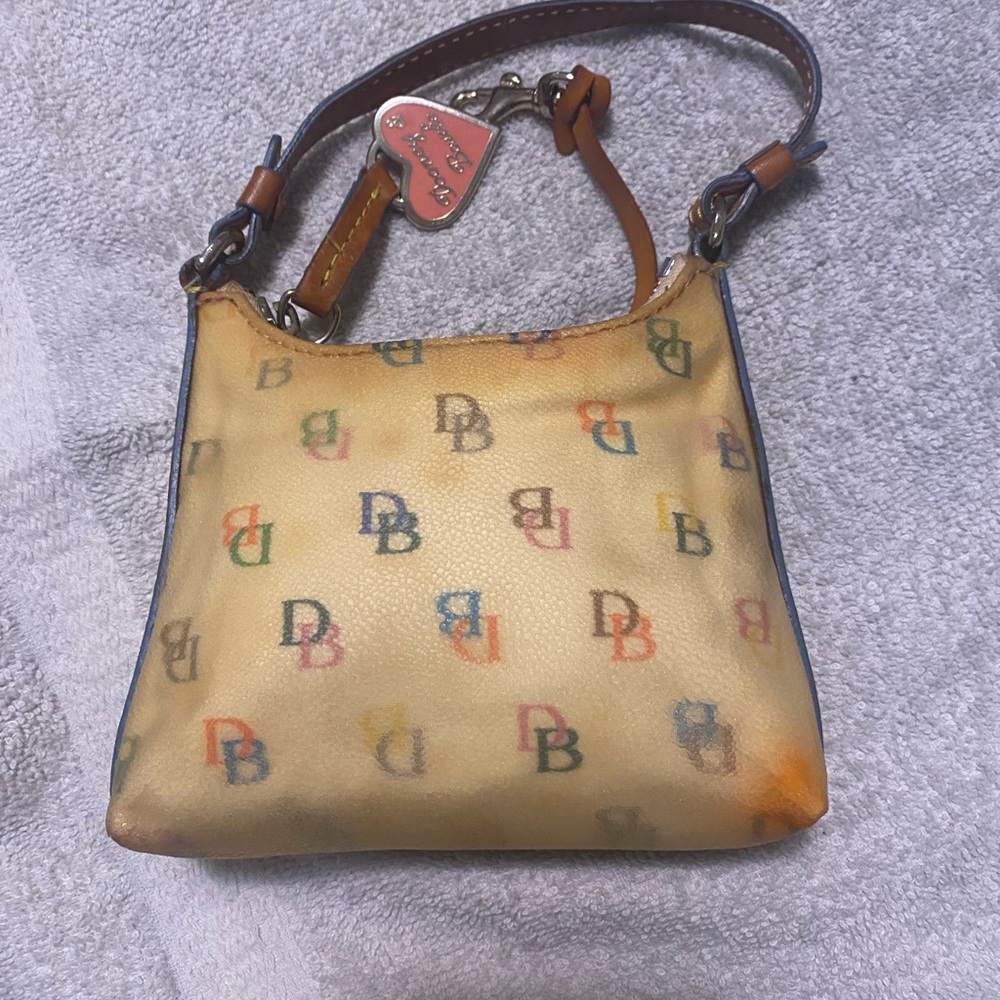 Small Dooney and Bourke purse